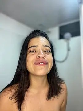 JuanitaMore01 online show from January 13, 2026, 10:59 pm