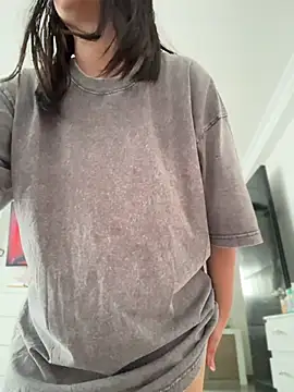 JuanitaMore01 online show from May 10, 2026, 8:25 pm