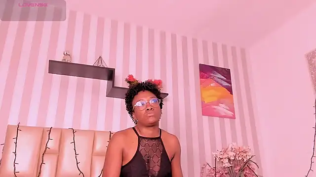 Snapshot of DarkHoneyy chatting on February 5, 2026, 1:05 pm DarkHoneyy online show from February 5, 2026, 1:05 pm