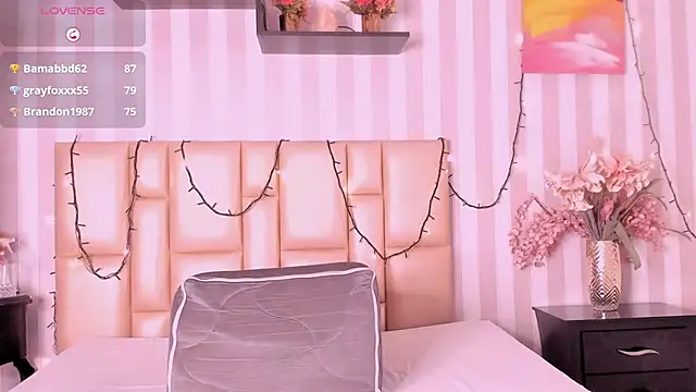 Snapshot of DarkHoneyy chatting on February 21, 2026, 2:40 pm DarkHoneyy online show from February 21, 2026, 2:40 pm