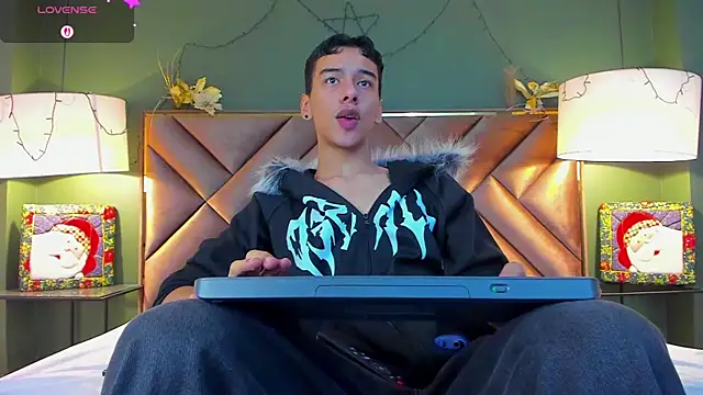 Aiden Royce online show from December 18, 2025, 3:23 am