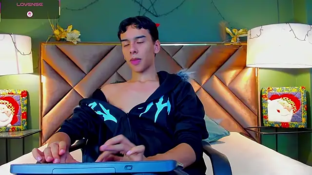 Aiden Royce online show from December 18, 2025, 10:16 pm