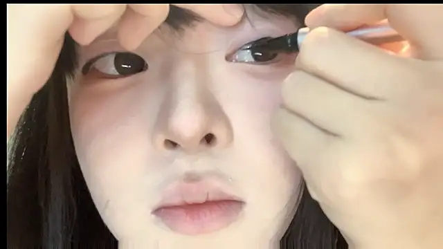 EnEn xiaobao online show from November 11, 2025, 3:56 pm