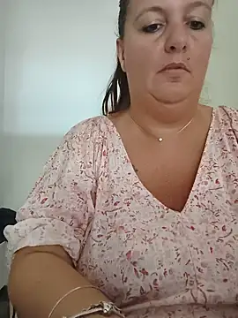 Snapshot of LaReginaNera chatting on June 24, 2026, 9:41 am LaReginaNera online show from June 24, 2026, 9:41 am