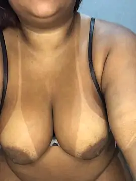 melcarioca1111 online show from November 5, 2025, 2:55 am