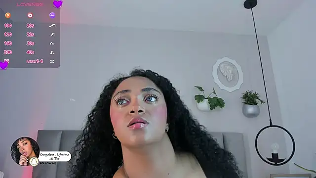 Snapshot of Tina_curly chatting on April 18, 2026, 7:01 am Tina curly online show from April 18, 2026, 7:01 am