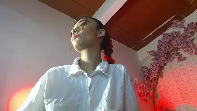 Snapshot of Liawood1 chatting on September 20, 2025, 1:23 pm Liawood1 online show from September 20, 2025, 1:23 pm