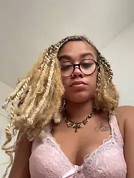 Snapshot of sexentrevoisin chatting on March 5, 2026, 1:51 pm sexentrevoisin online show from March 5, 2026, 1:51 pm