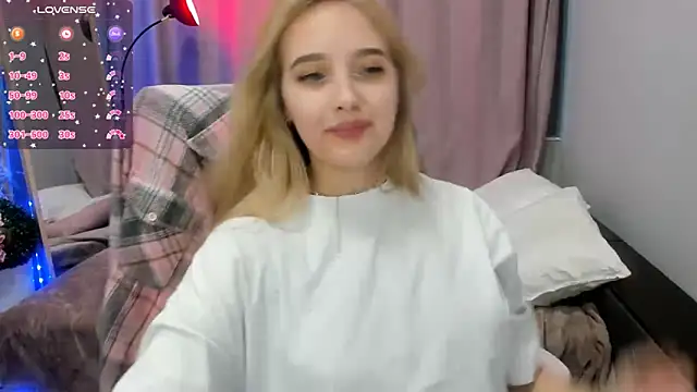 TaisiaHot online show from April 4, 2026, 8:12 am