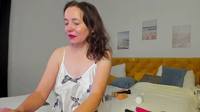 Snapshot of Kira_Adler chatting on November 12, 2025, 1:17 am Kira Adler online show from November 12, 2025, 1:17 am