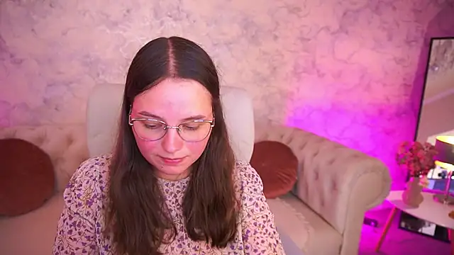 Snapshot of SophieDreamss chatting on September 12, 2025, 7:14 pm SophieDreamss online show from September 12, 2025, 7:14 pm