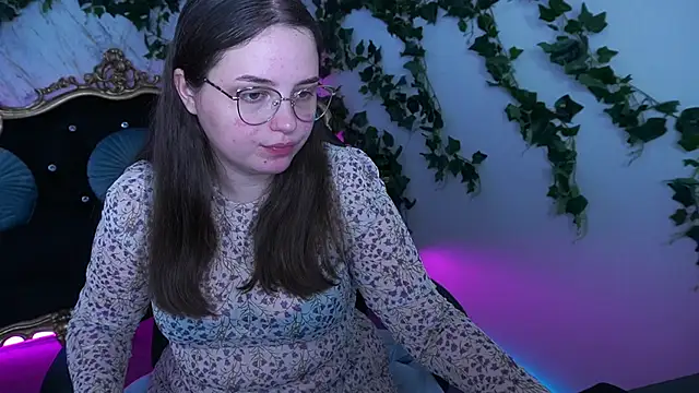 Snapshot of SophieDreamss chatting on October 8, 2025, 1:42 pm SophieDreamss online show from October 8, 2025, 1:42 pm