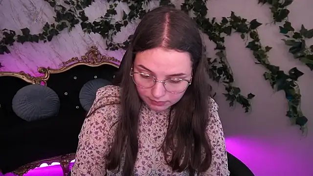 Snapshot of SophieDreamss chatting on October 10, 2025, 12:59 pm SophieDreamss online show from October 10, 2025, 12:59 pm