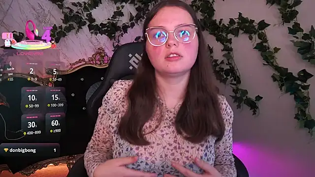 Snapshot of SophieDreamss chatting on October 11, 2025, 1:31 pm SophieDreamss online show from October 11, 2025, 1:31 pm