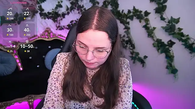 Snapshot of SophieDreamss chatting on October 15, 2025, 1:44 pm SophieDreamss online show from October 15, 2025, 1:44 pm