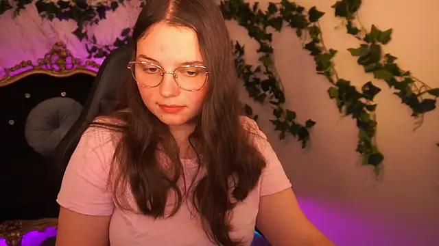 Snapshot of SophieDreamss chatting on October 22, 2025, 1:44 pm SophieDreamss online show from October 22, 2025, 1:44 pm