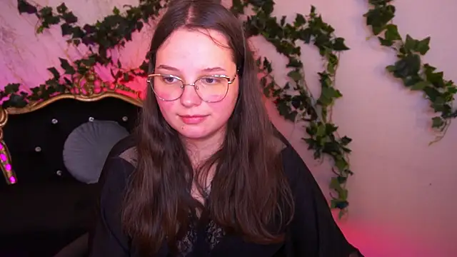 Snapshot of SophieDreamss chatting on October 28, 2025, 2:42 pm SophieDreamss online show from October 28, 2025, 2:42 pm