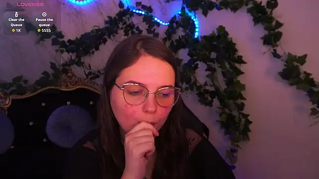 Snapshot of SophieDreamss chatting on November 12, 2025, 2:28 pm SophieDreamss online show from November 12, 2025, 2:28 pm