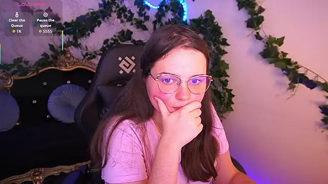 Snapshot of SophieDreamss chatting on November 14, 2025, 2:38 pm SophieDreamss online show from November 14, 2025, 2:38 pm