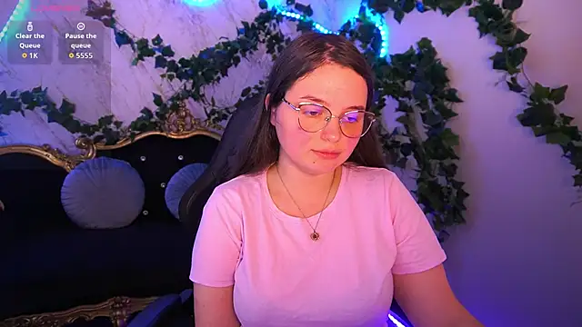 Snapshot of SophieDreamss chatting on November 15, 2025, 3:08 pm SophieDreamss online show from November 15, 2025, 3:08 pm