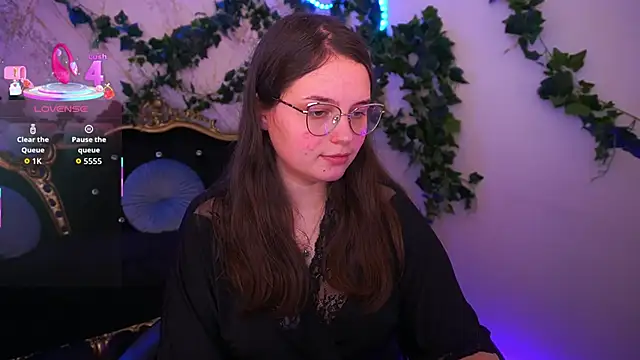 Snapshot of SophieDreamss chatting on November 18, 2025, 2:54 pm SophieDreamss online show from November 18, 2025, 2:54 pm