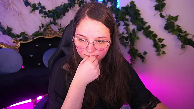 Snapshot of SophieDreamss chatting on November 24, 2025, 2:39 pm SophieDreamss online show from November 24, 2025, 2:39 pm