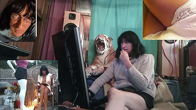 Snapshot of SissiDomination chatting on February 1, 2026, 9:02 pm SissiDomination online show from February 1, 2026, 9:02 pm