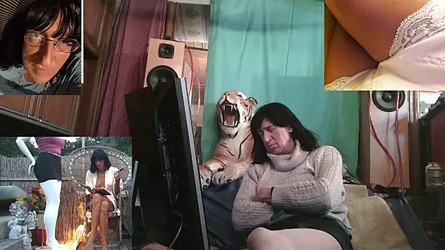 Snapshot of SissiDomination chatting on February 4, 2026, 4:57 pm SissiDomination online show from February 4, 2026, 4:57 pm