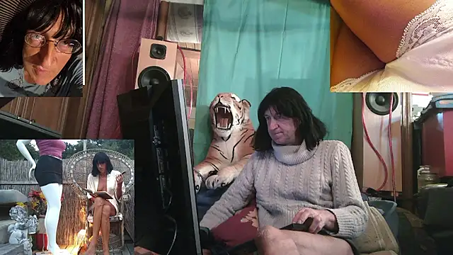 Snapshot of SissiDomination chatting on February 10, 2026, 6:01 pm SissiDomination online show from February 10, 2026, 6:01 pm