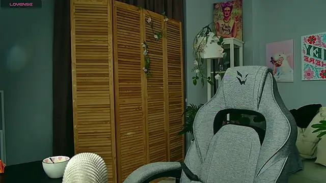 Snapshot of SakuraBliss chatting on November 12, 2025, 5:24 pm SakuraBliss online show from November 12, 2025, 5:24 pm