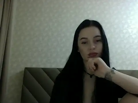 Lulii24 online show from November 18, 2025, 2:50 am