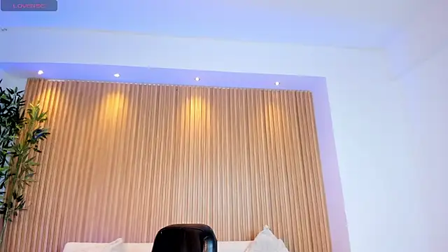 MadisonAnngel online show from November 23, 2025, 1:33 pm