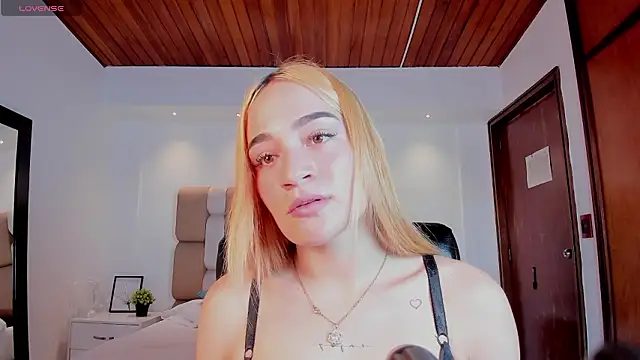 Snapshot of MadisonAnngel chatting on February 10, 2026, 8:02 pm MadisonAnngel online show from February 10, 2026, 8:02 pm