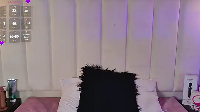 ChloeJoness  online show from December 17, 2025, 8:04 pm