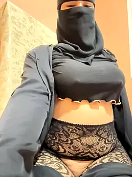 Snapshot of _Laiali_ chatting on November 23, 2025, 12:16 pm Laiali online show from November 23, 2025, 12:16 pm