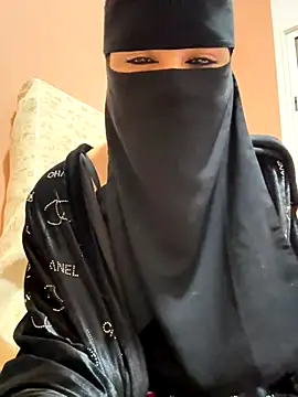 Snapshot of _Laiali_ chatting on December 3, 2025, 11:30 am Laiali online show from December 3, 2025, 11:30 am