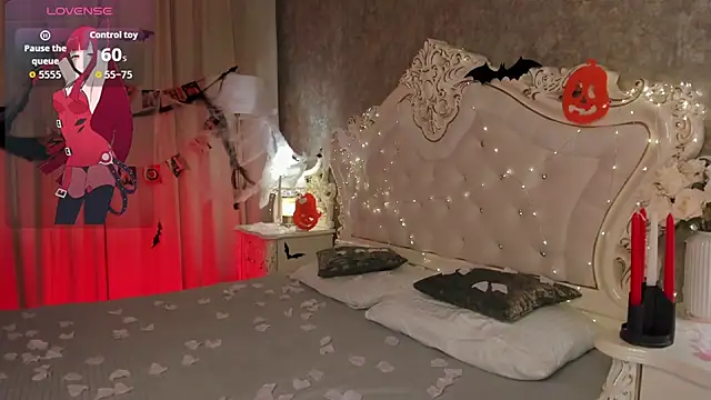 Lucy Shaw online show from October 19, 2025, 11:55 am