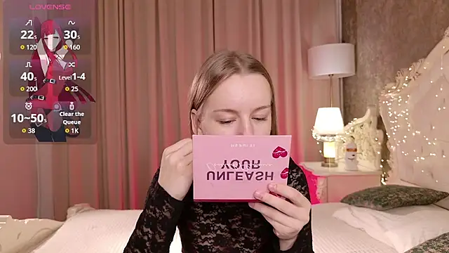 Lucy Shaw online show from November 6, 2025, 8:26 am