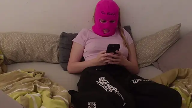 Snapshot of Dollfucker18cm chatting on November 15, 2025, 10:04 pm Dollfucker18cm online show from November 15, 2025, 10:04 pm