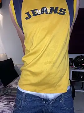 AdrianRinaldi online show from November 4, 2025, 8:30 pm