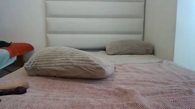 Snapshot of SexyNonnyy chatting on February 12, 2026, 6:19 am SexyNonnyy online show from February 12, 2026, 6:19 am