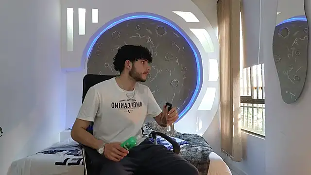 Snapshot of Rafael_Mendezz chatting on October 29, 2025, 8:54 pm Rafael Mendezz online show from October 29, 2025, 8:54 pm