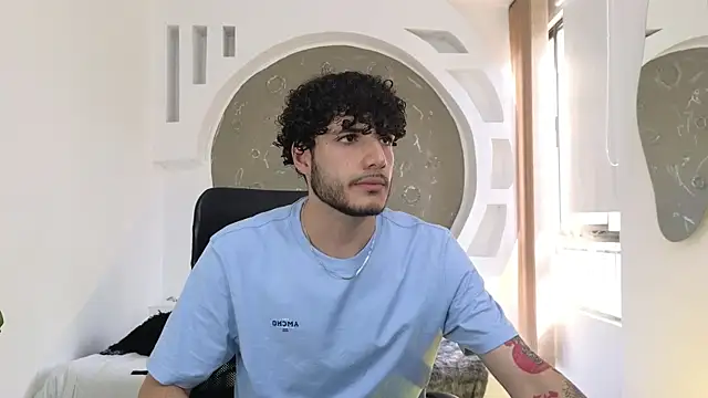 Snapshot of Rafael_Mendezz chatting on October 31, 2025, 8:21 pm Rafael Mendezz online show from October 31, 2025, 8:21 pm