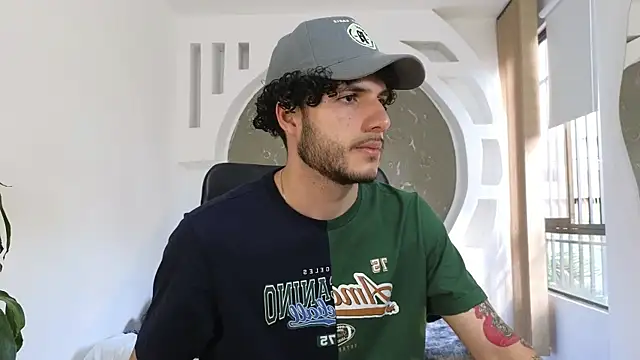 Snapshot of Rafael_Mendezz chatting on November 2, 2025, 8:33 pm Rafael Mendezz online show from November 2, 2025, 8:33 pm