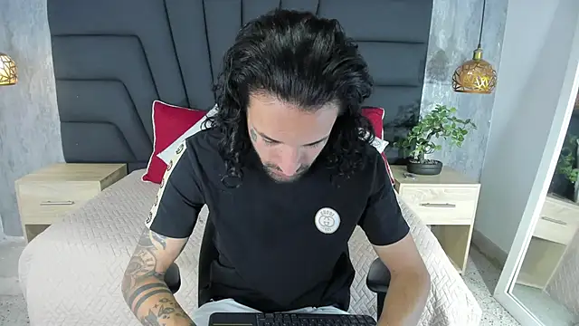 Hisoka 011 online show from October 24, 2025, 7:43 pm