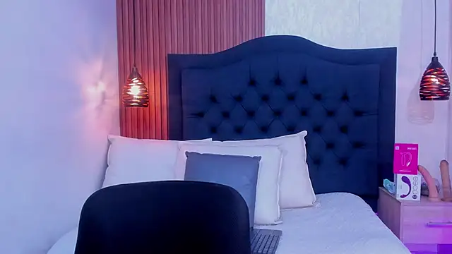 Hisoka 011 online show from April 4, 2026, 9:56 pm