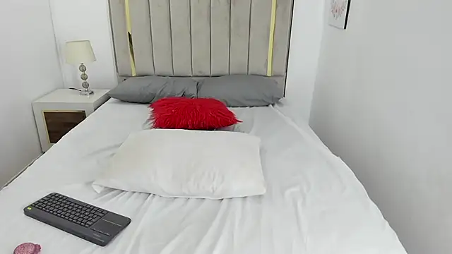 lapiz lazuli12 online show from November 20, 2025, 7:13 pm