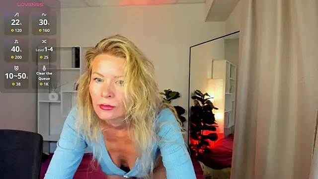 Julia Giulia online show from June 26, 2026, 10:03 pm