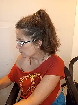 Snapshot of Merida2276 chatting on December 3, 2025, 11:25 pm Merida2276 online show from December 3, 2025, 11:25 pm