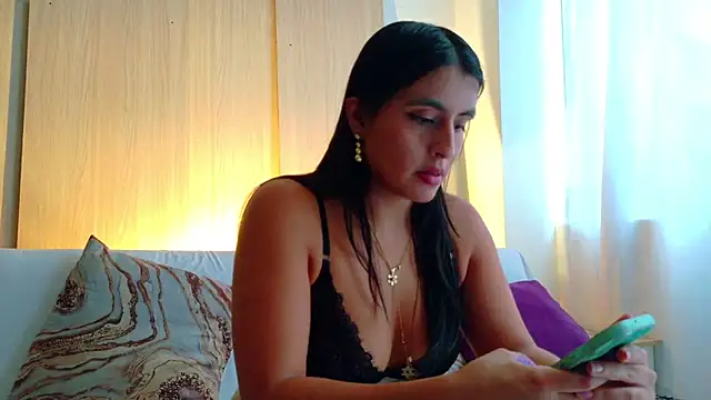 AliishaPss online show from July 15, 2026, 7:41 pm